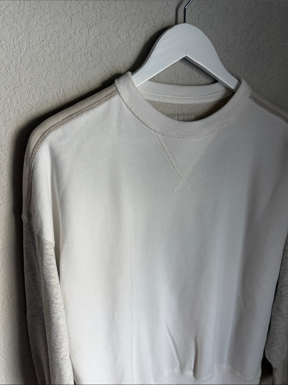 Abercrombie & Fitch Off-White Crewneck Sweatshirt with Contrast Stitching